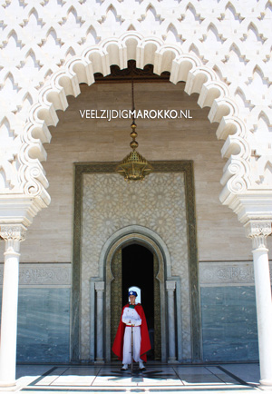 foto van ingang mausoleum Mohammed V Rabat